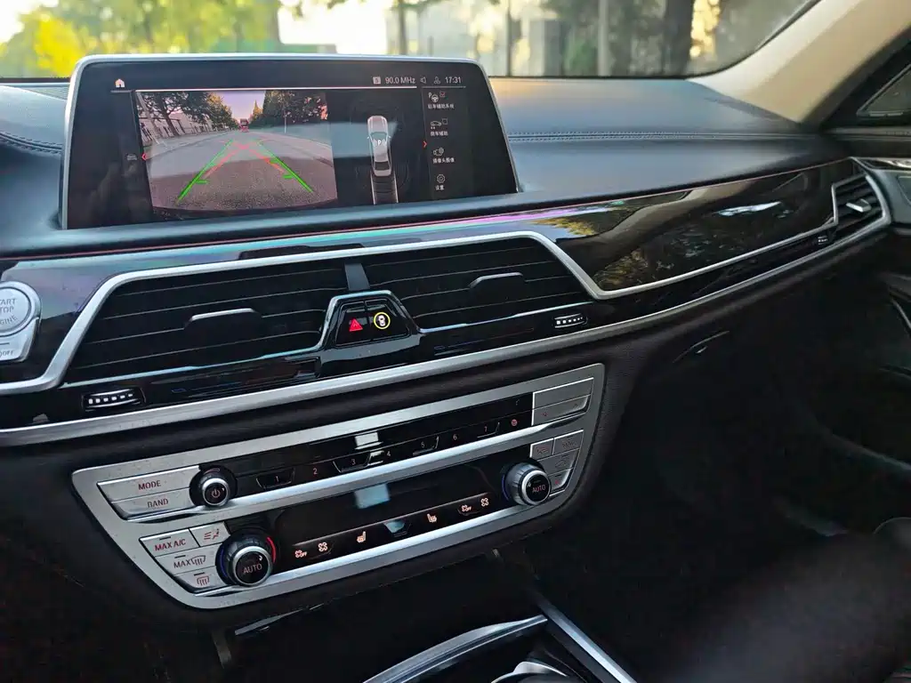BMW 7 Series — фото 13