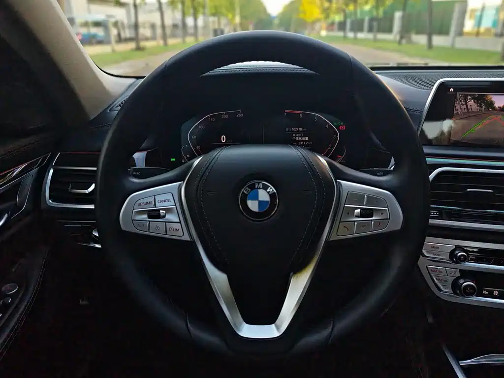 BMW 7 Series — фото 14
