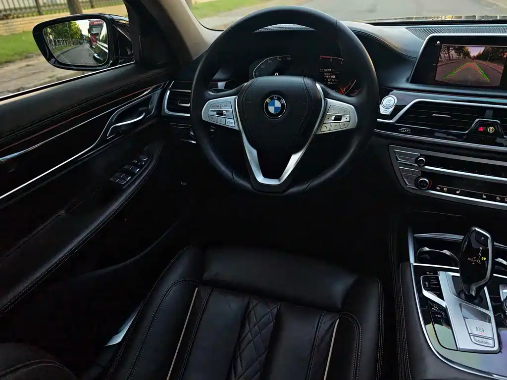 BMW 7 Series — фото 15