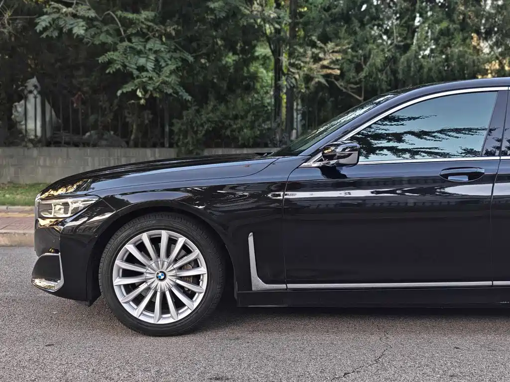 BMW 7 Series — фото 35
