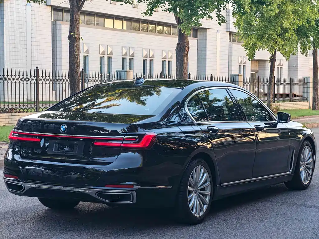BMW 7 Series — фото 5
