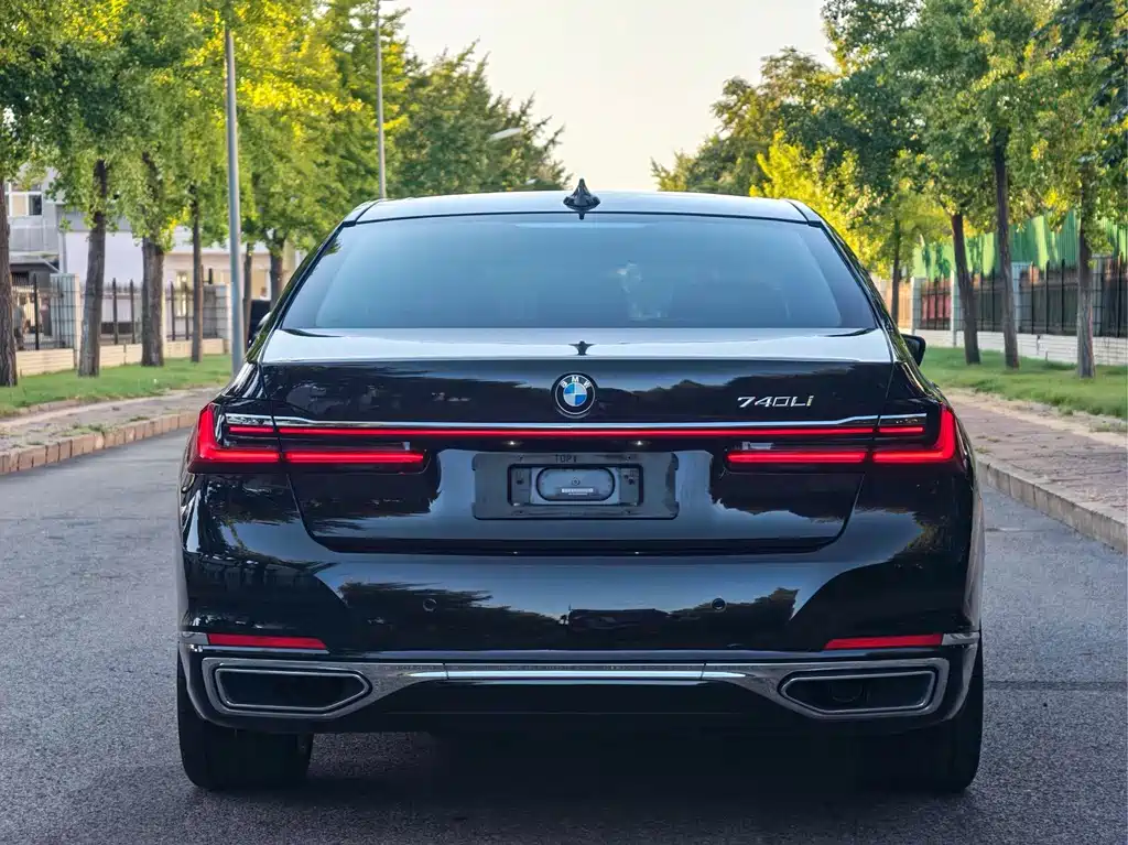 BMW 7 Series — фото 6