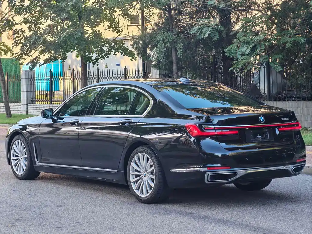 BMW 7 Series — фото 7
