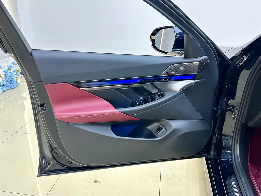 BMW 5 Series — фото 18