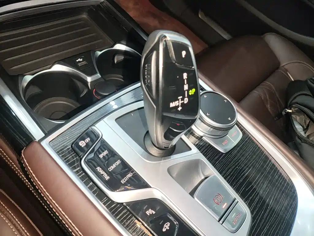 BMW 7 Series — фото 14