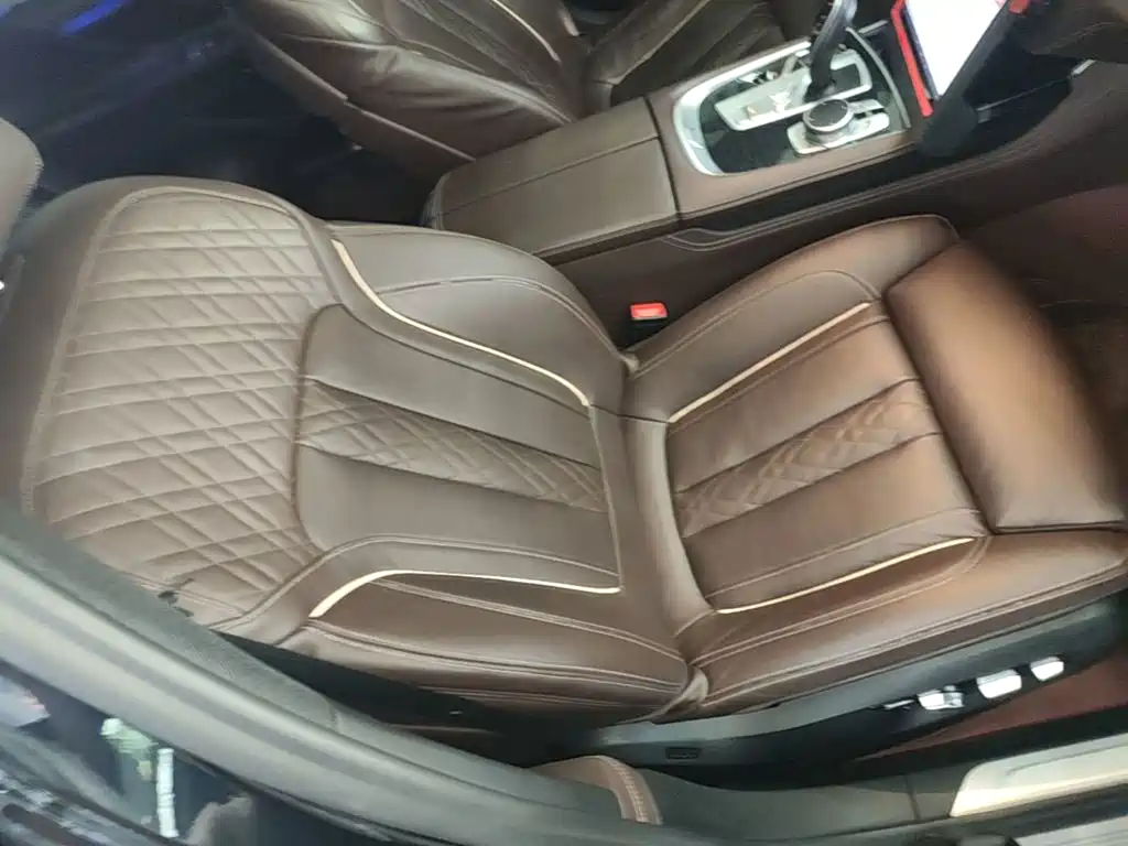 BMW 7 Series — фото 25