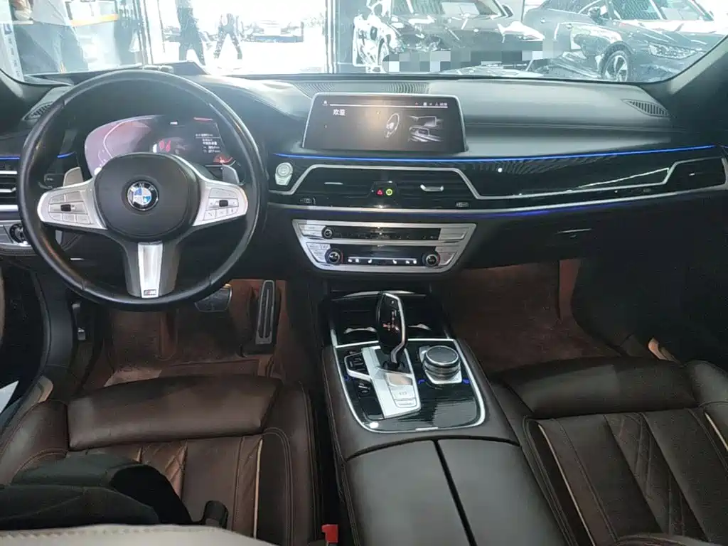 BMW 7 Series — фото 10