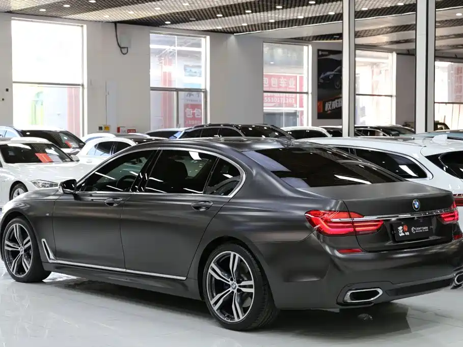 BMW 7 Series — фото 23