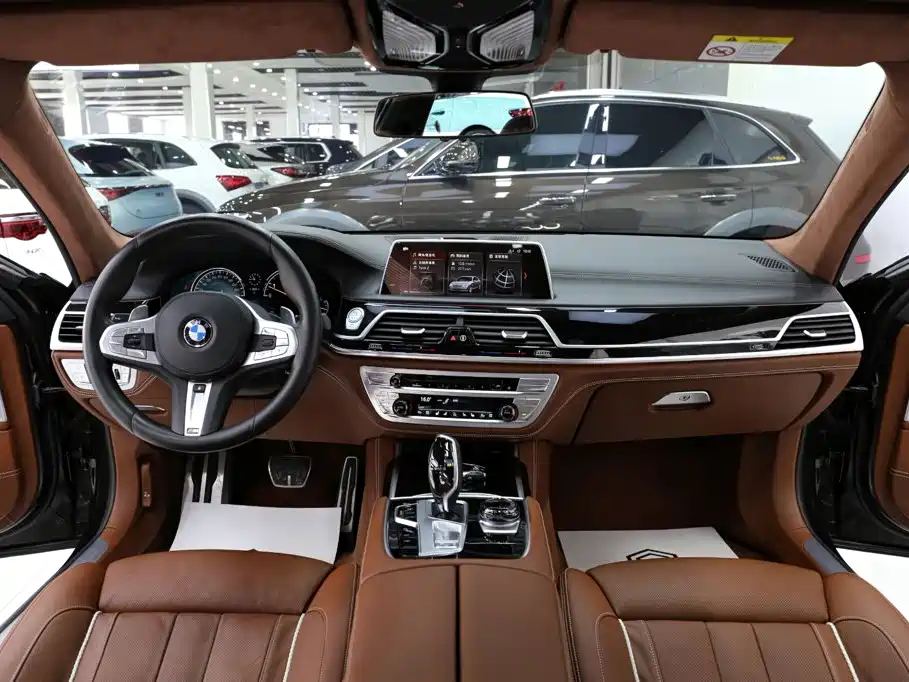 BMW 7 Series — фото 9