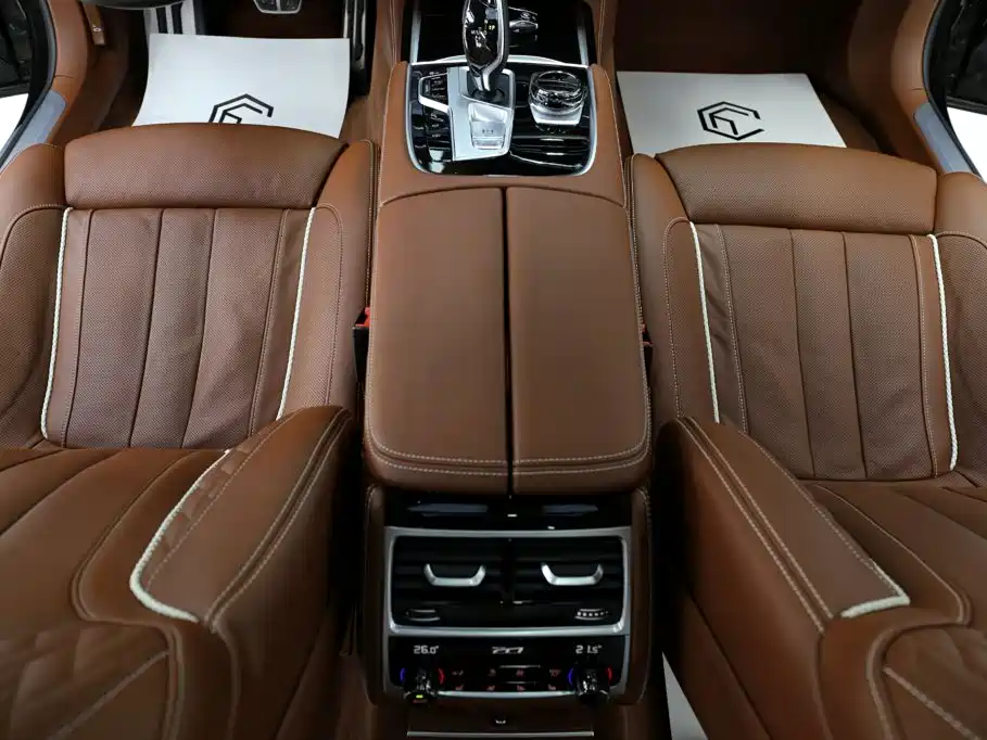 BMW 7 Series — фото 10