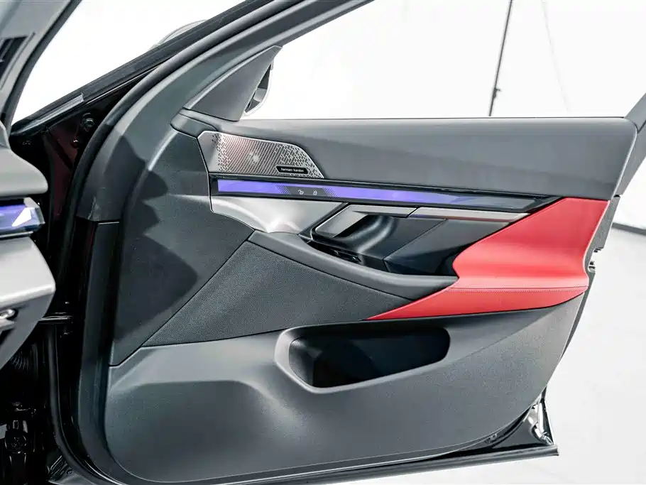 BMW 5 Series — фото 15