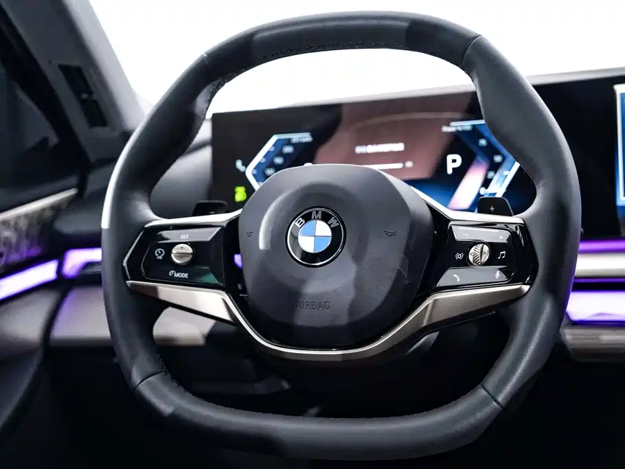 BMW 5 Series — фото 14