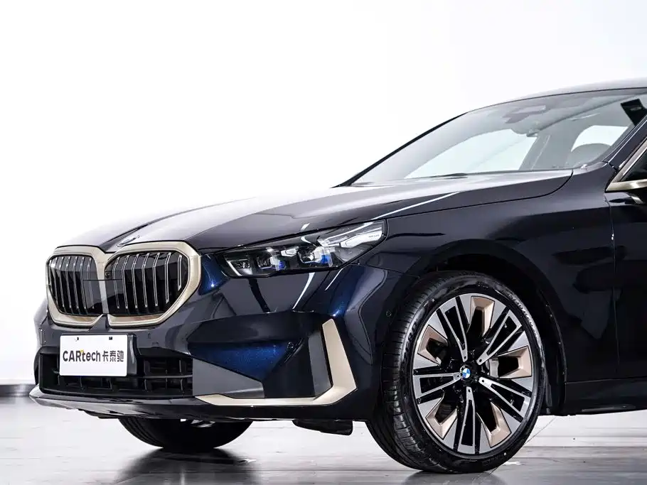 BMW 5 Series — фото 5