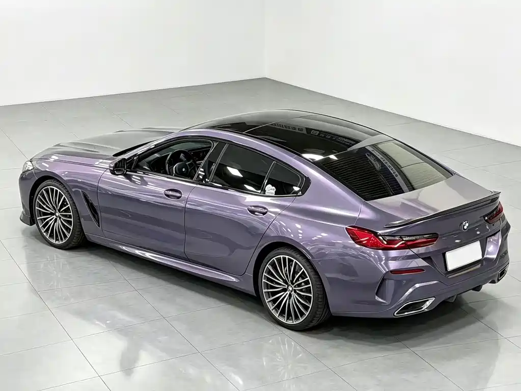 BMW 8 Series — фото 2