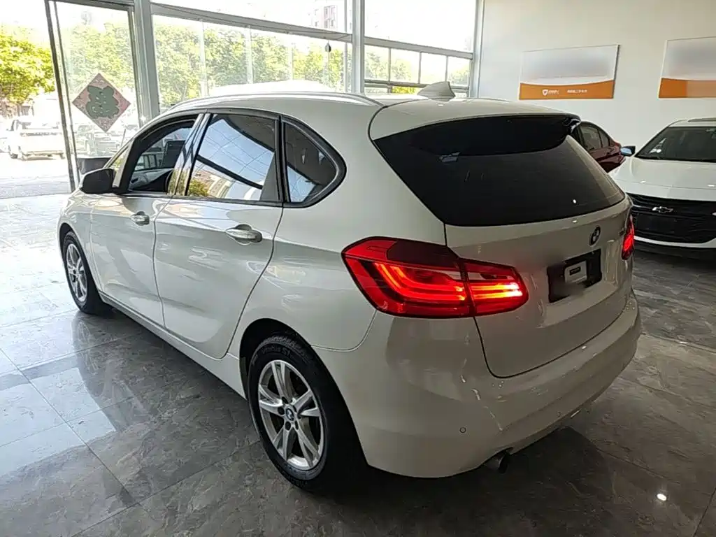 BMW 2 Series Active Tourer — фото 5