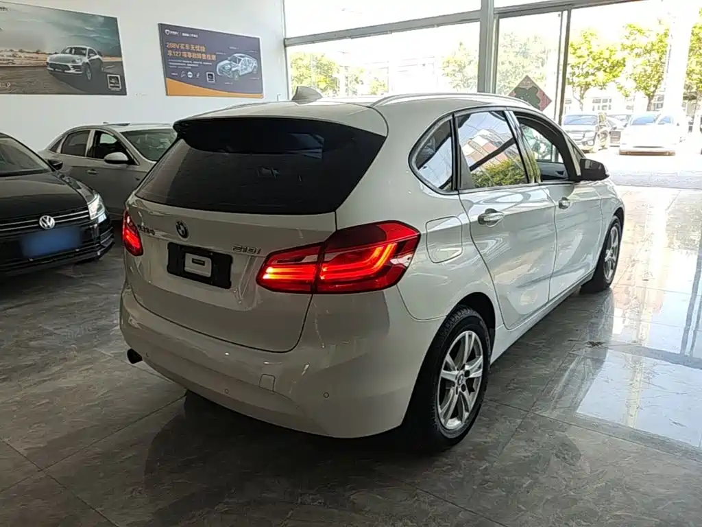 BMW 2 Series Active Tourer — фото 7