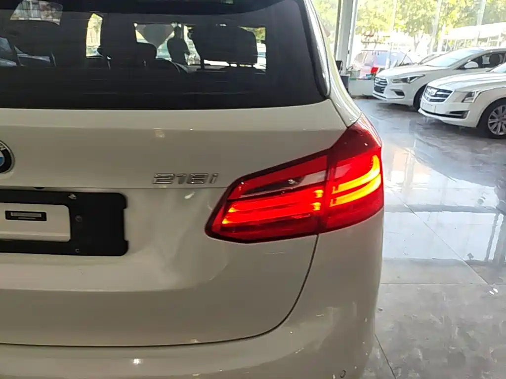 BMW 2 Series Active Tourer — фото 8