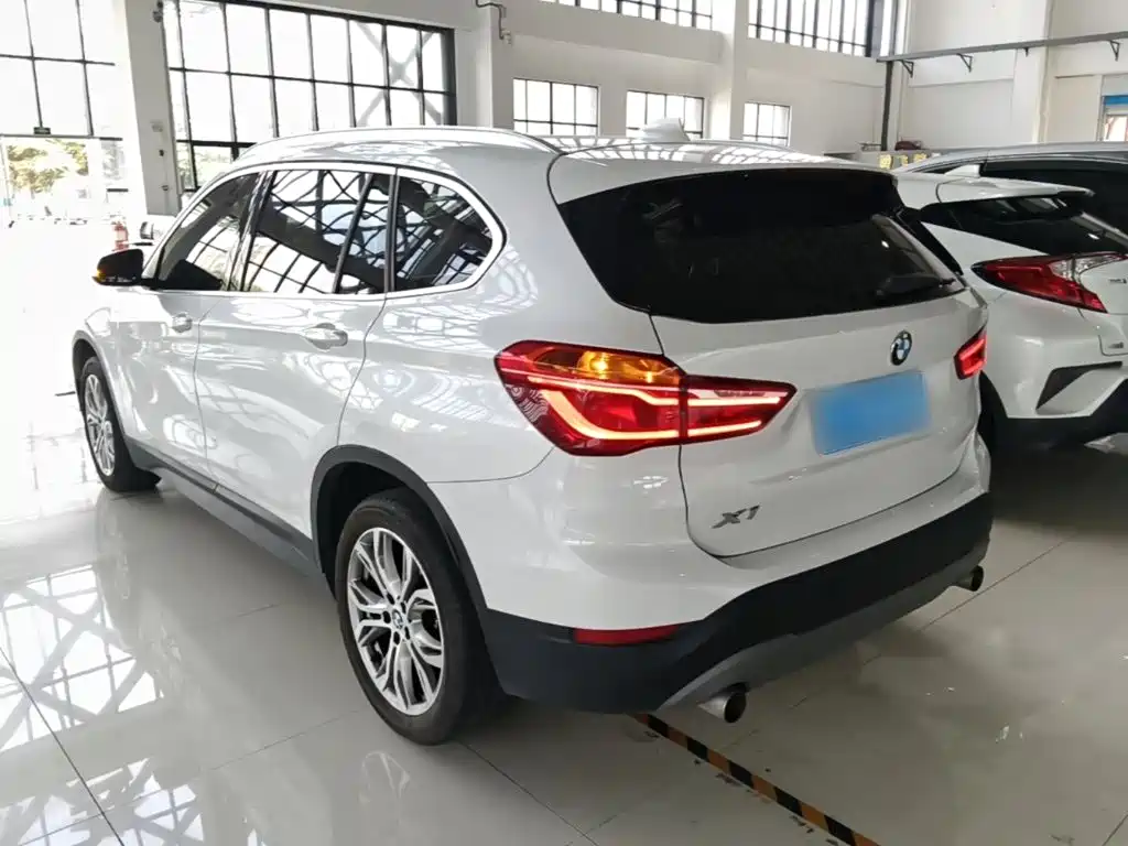 BMW X1 — фото 5