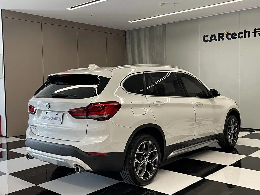 BMW X1 — фото 5