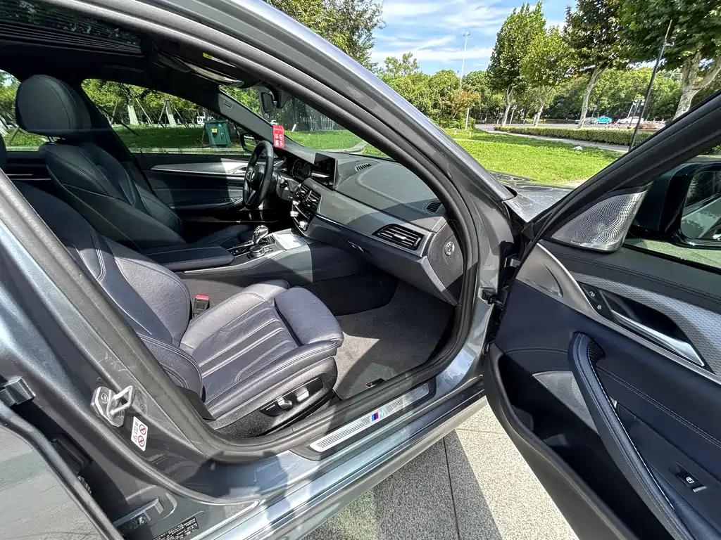 BMW 5 Series (Import) — фото 17