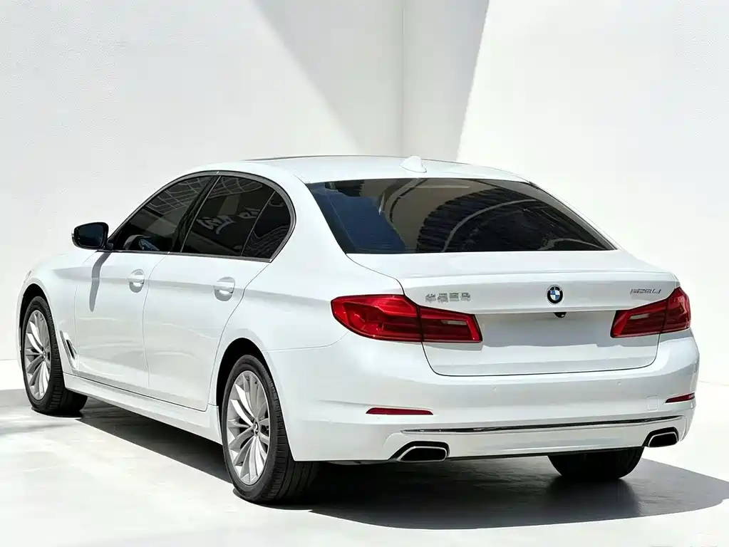 BMW 5 Series — фото 7