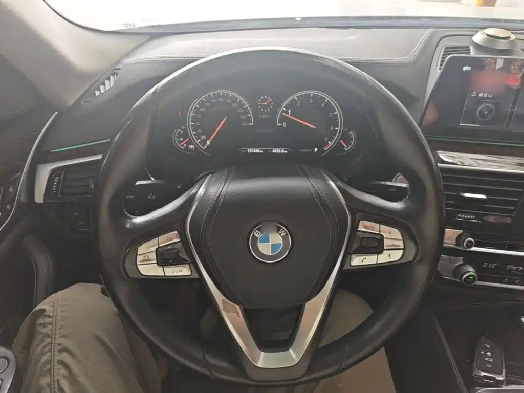 BMW 5 Series — фото 11