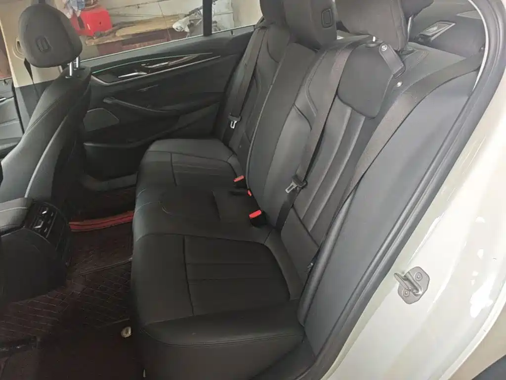 BMW 5 Series — фото 17