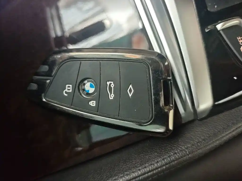BMW 5 Series — фото 9