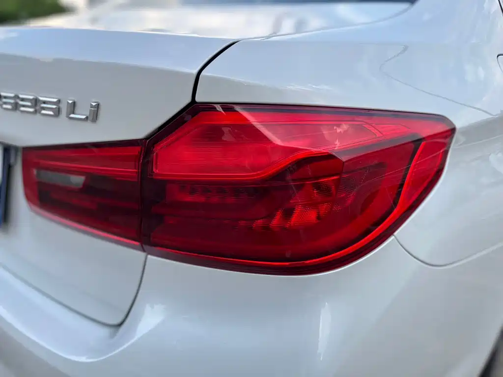 BMW 5 Series — фото 11