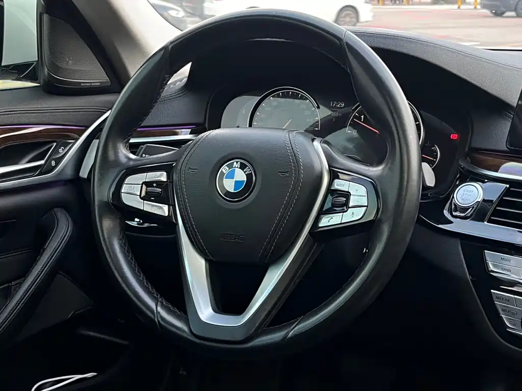 BMW 5 Series — фото 13