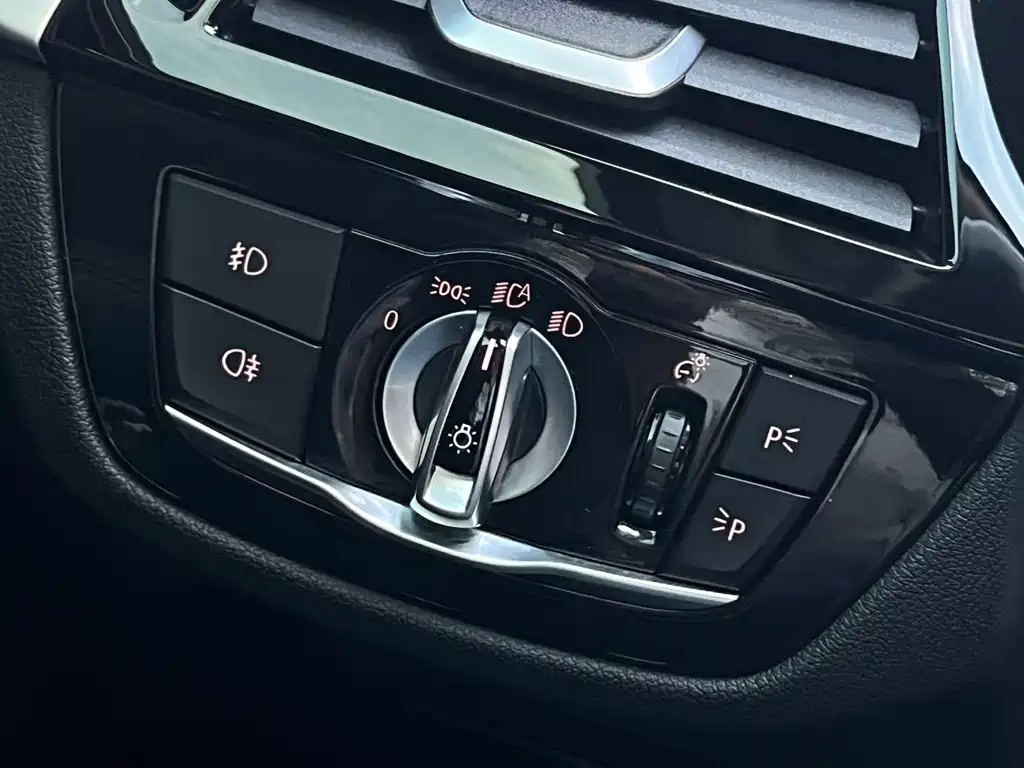 BMW 5 Series — фото 14