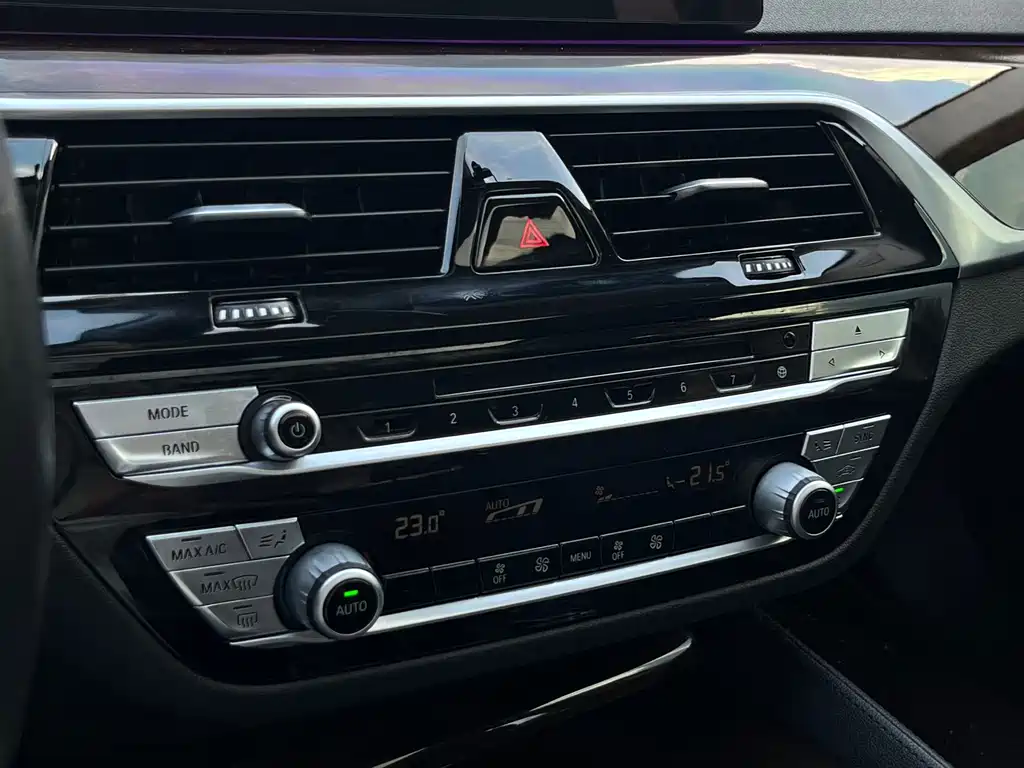 BMW 5 Series — фото 17