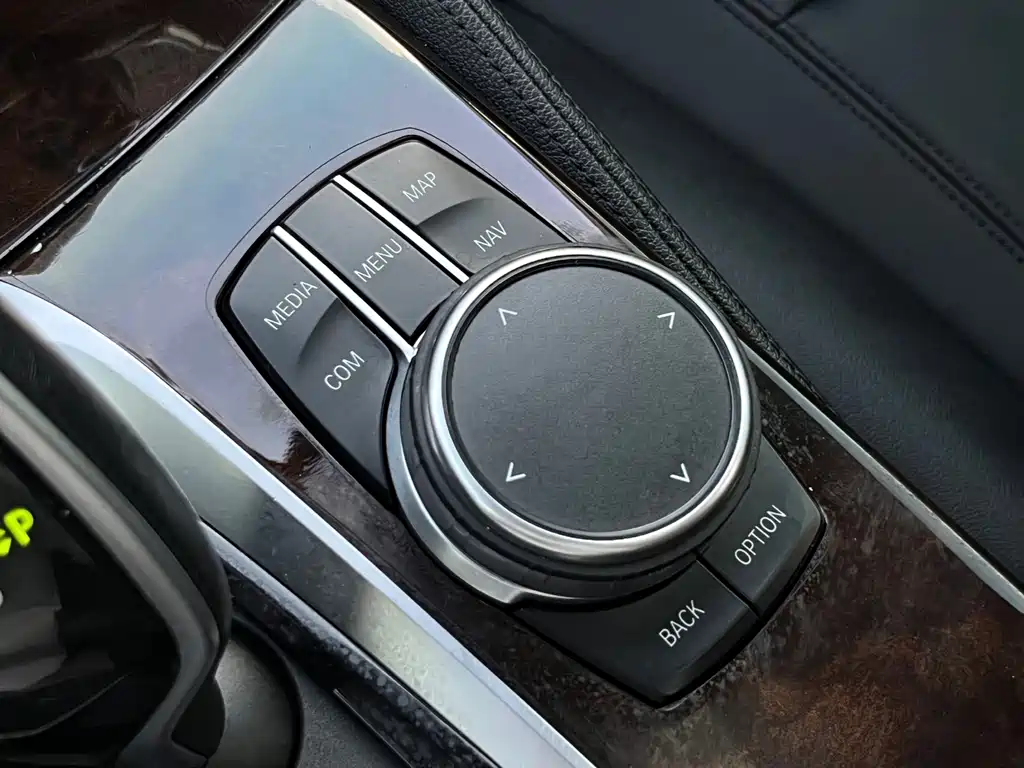 BMW 5 Series — фото 19