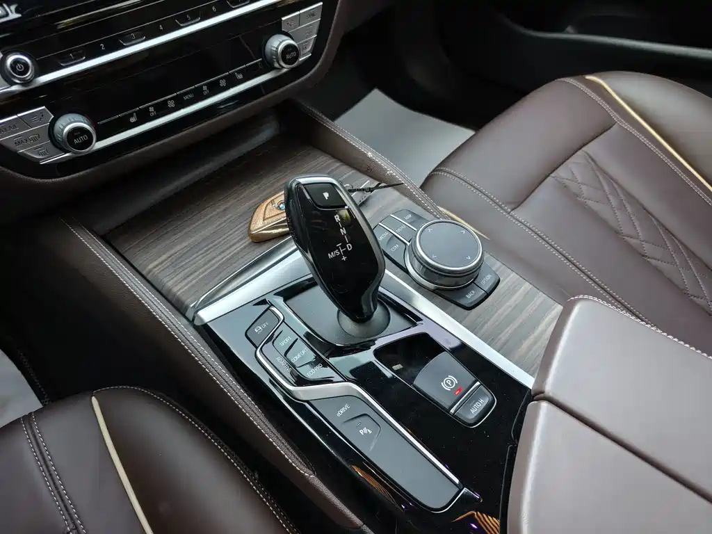 BMW 5 Series New Energy — фото 29