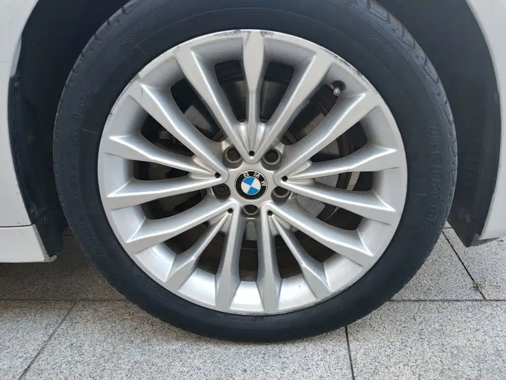 BMW 5 Series — фото 24
