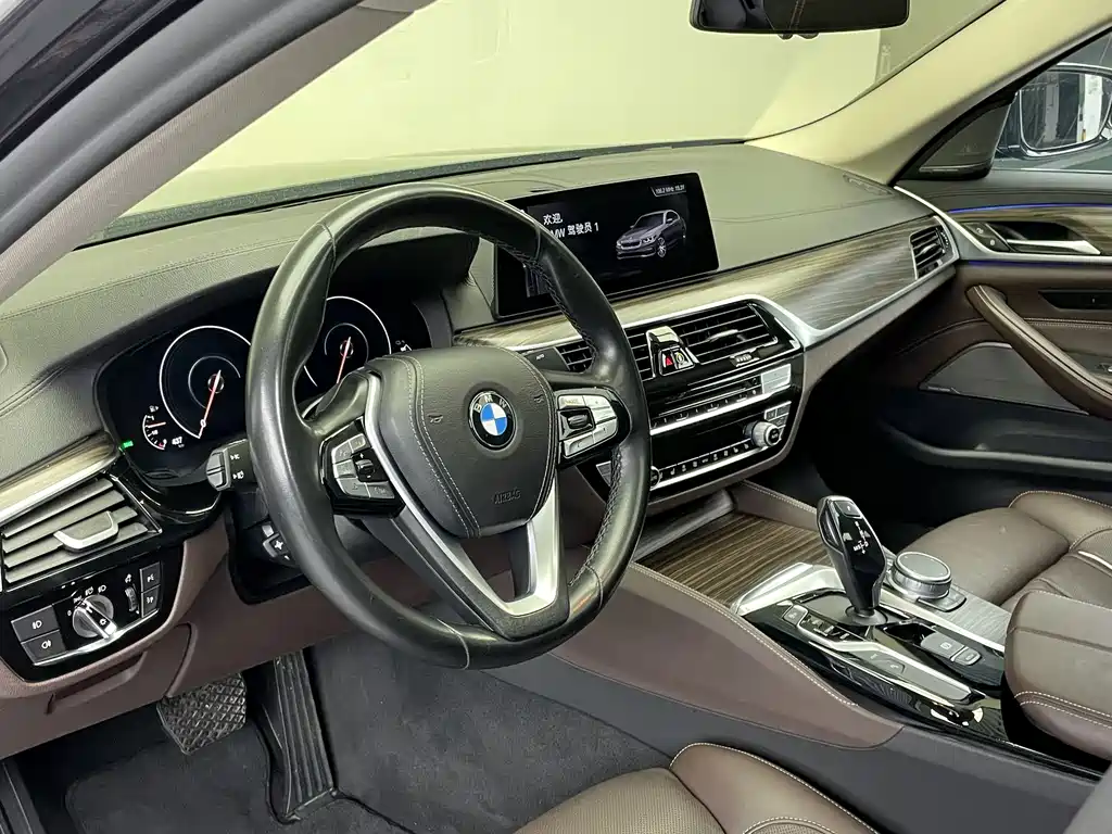 BMW 5 Series New Energy — фото 17