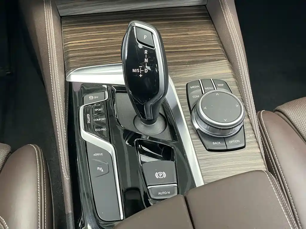 BMW 5 Series New Energy — фото 9