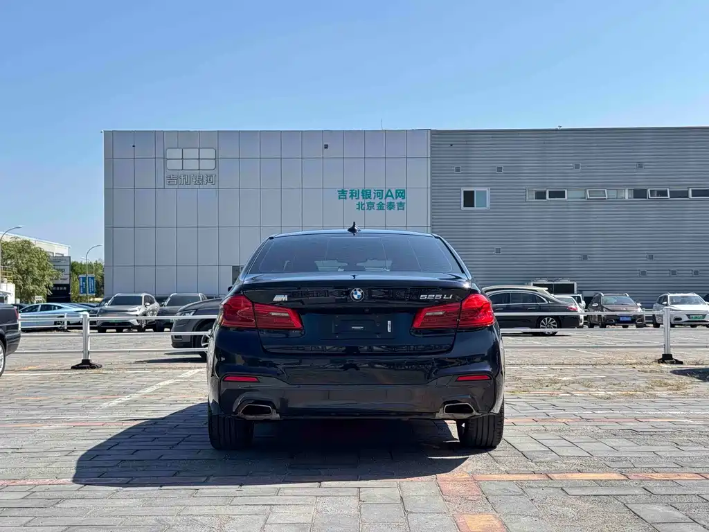 BMW 5 Series — фото 4