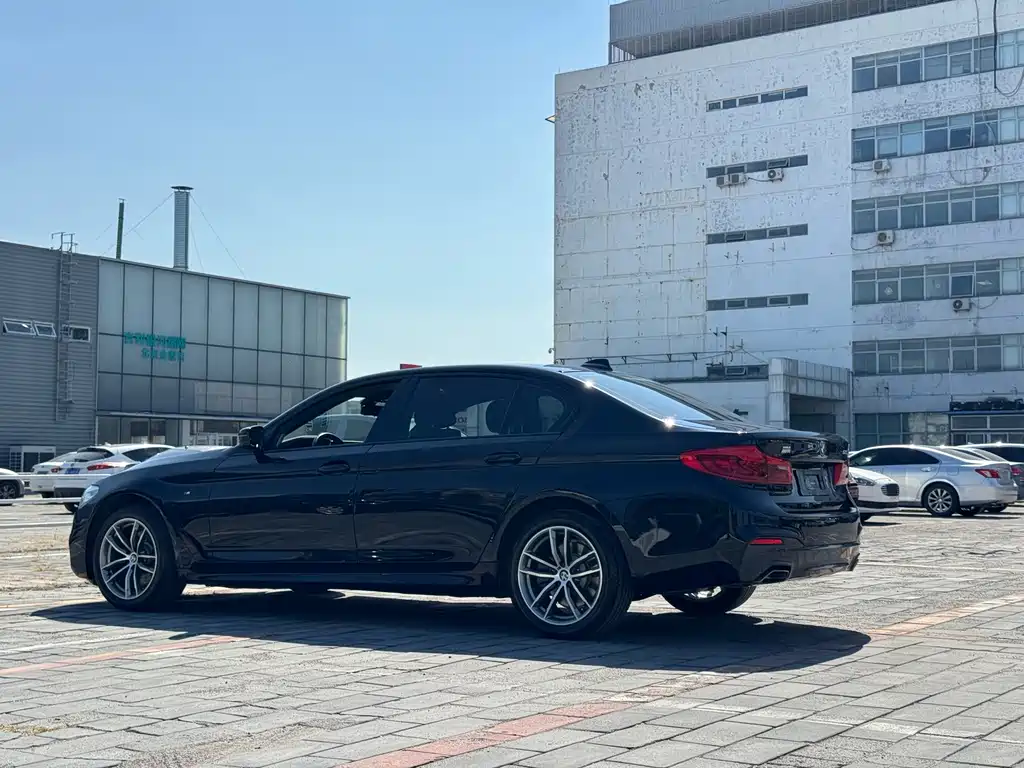 BMW 5 Series — фото 5