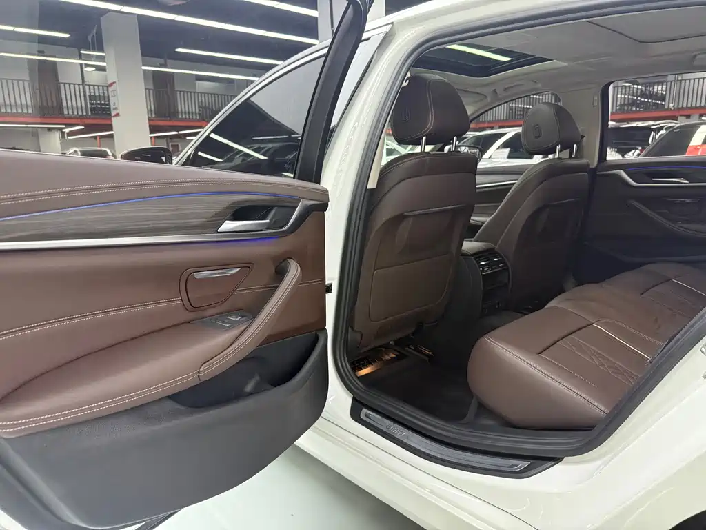 BMW 5 Series New Energy — фото 14