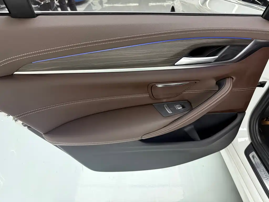 BMW 5 Series New Energy — фото 15