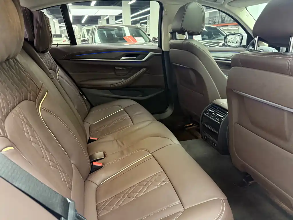 BMW 5 Series New Energy — фото 19