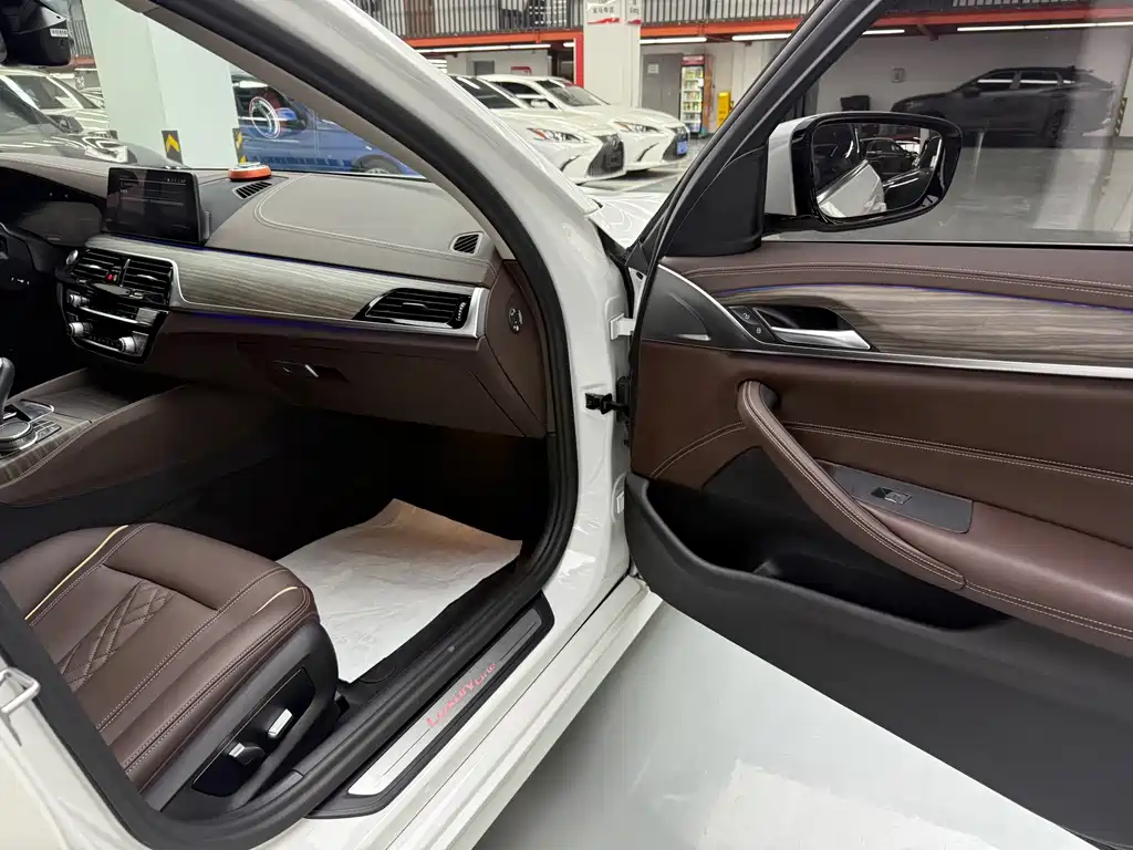 BMW 5 Series New Energy — фото 20