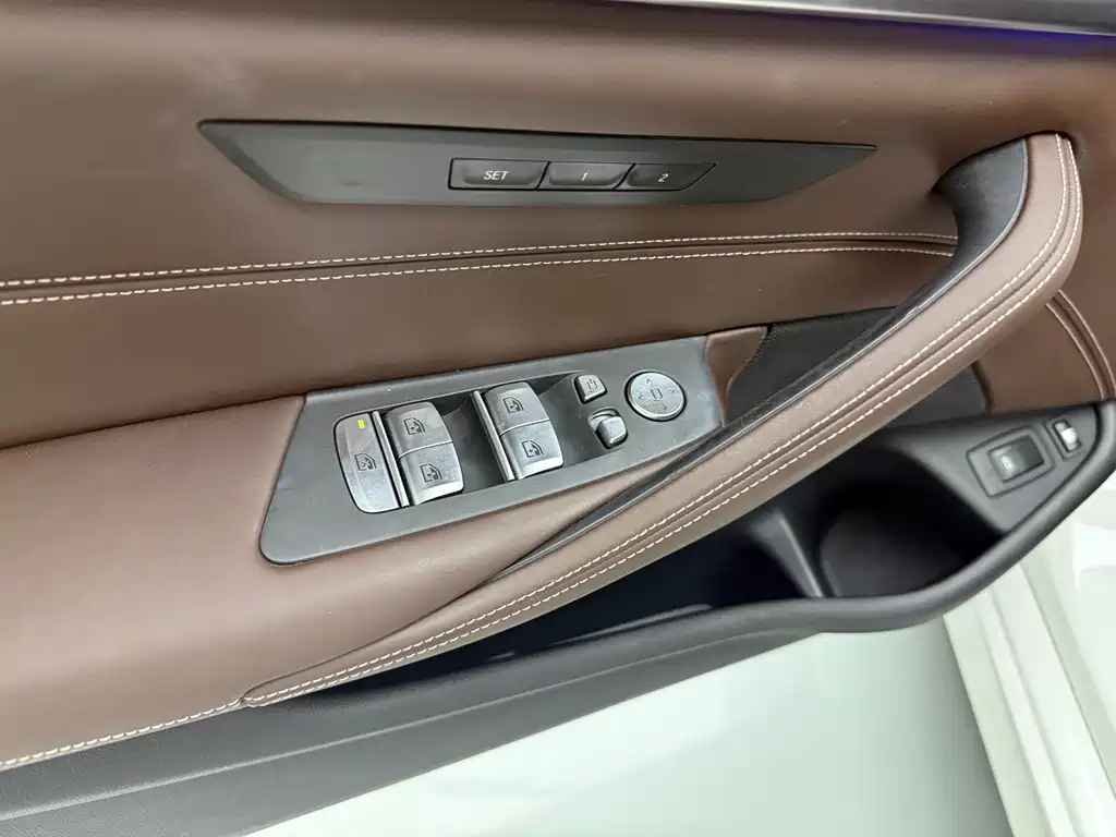BMW 5 Series New Energy — фото 7