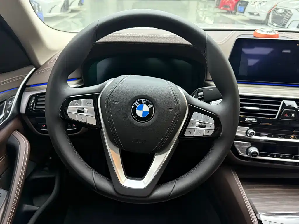 BMW 5 Series New Energy — фото 10