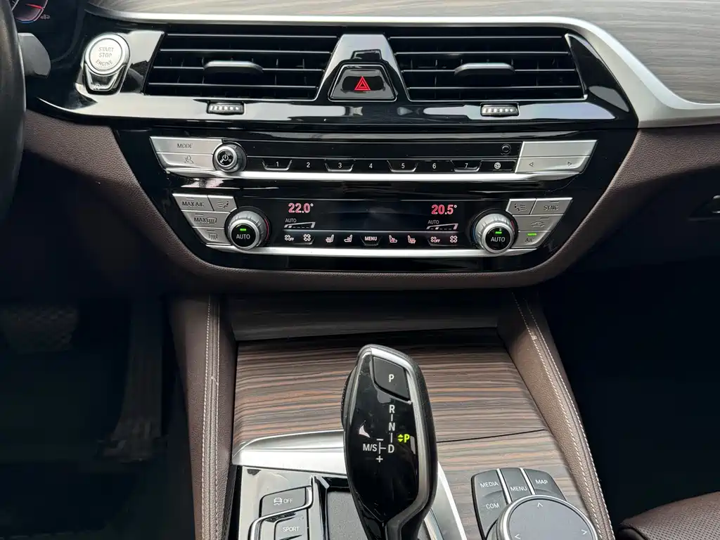 BMW 5 Series — фото 11