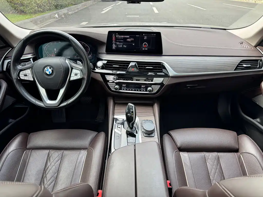 BMW 5 Series — фото 8