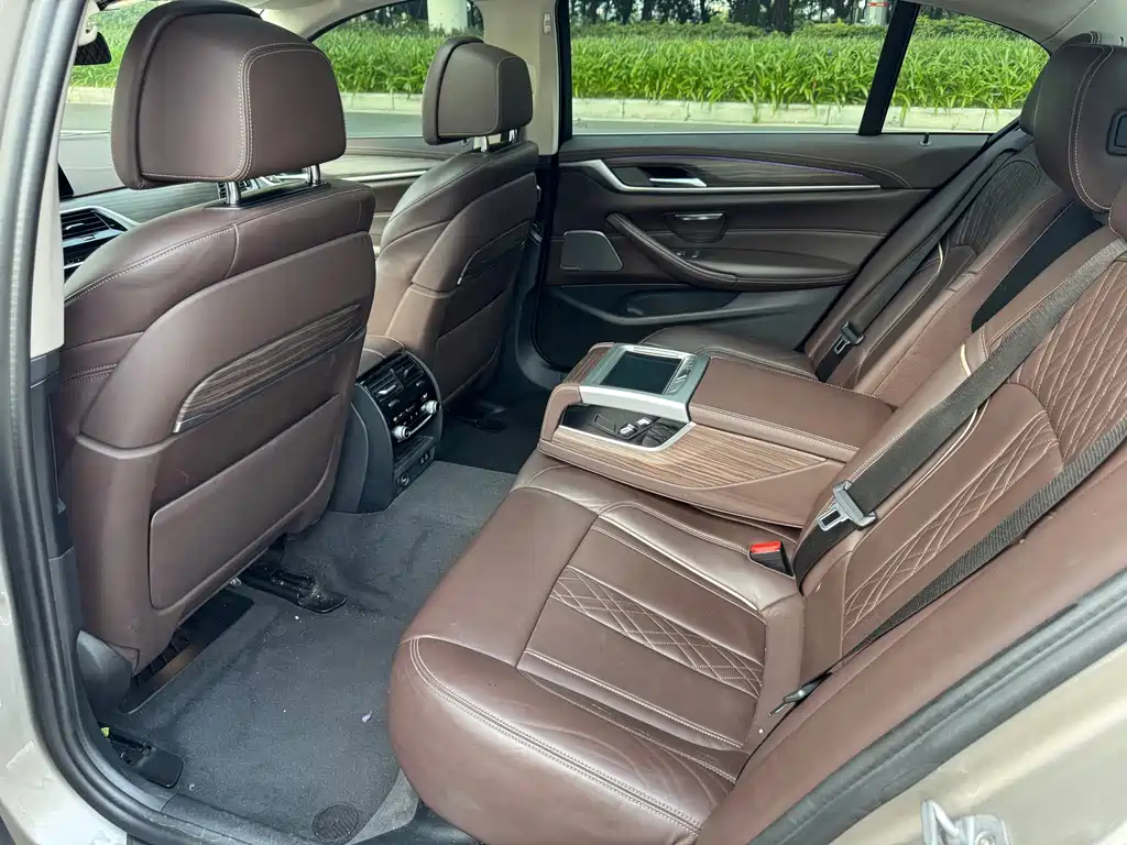 BMW 5 Series — фото 10