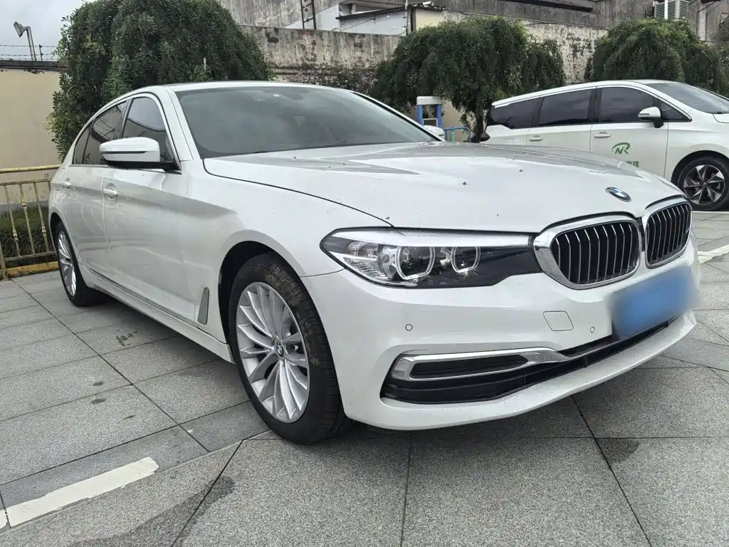 BMW 5 Series — фото 25