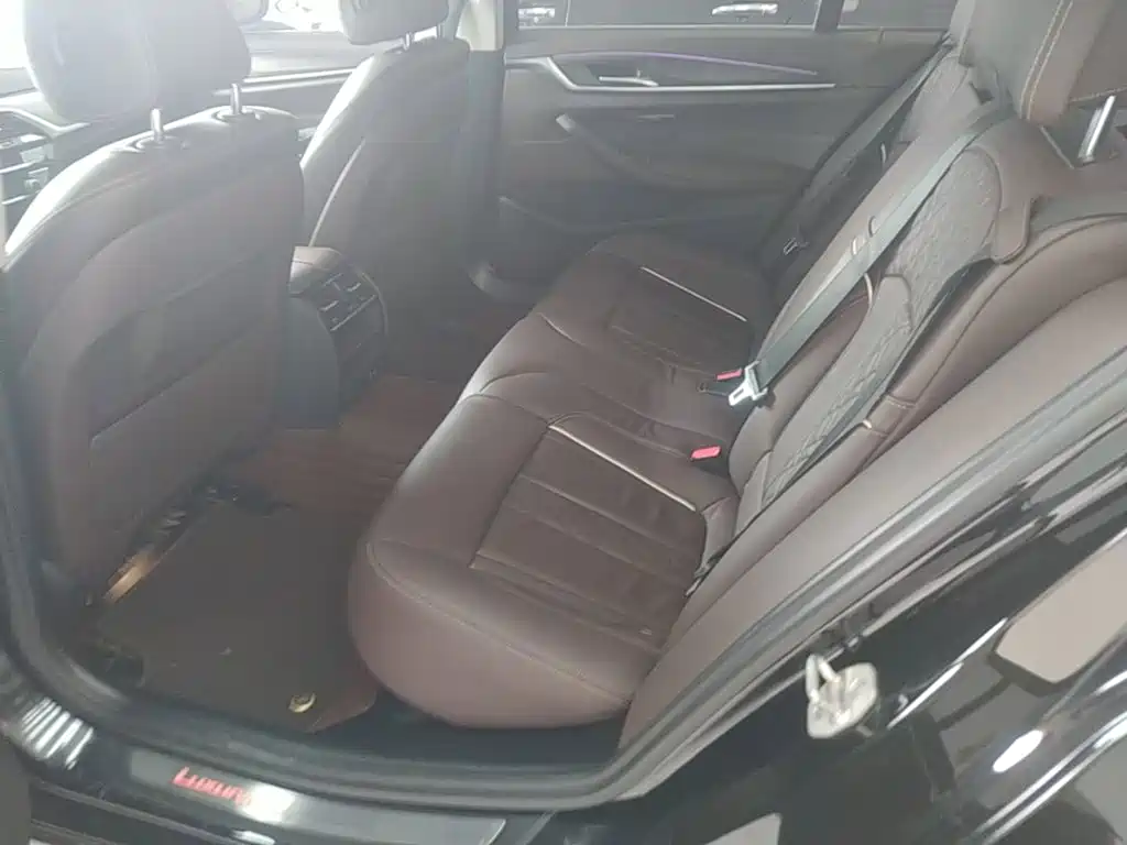 BMW 5 Series — фото 13
